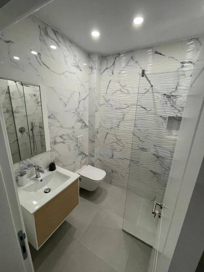 Mirage Apartment *