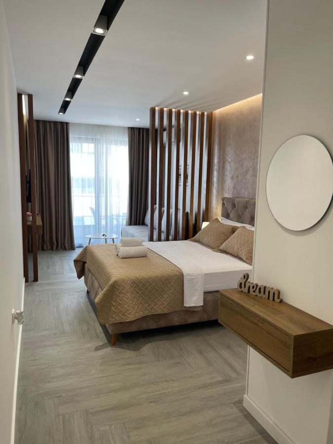 Apartment Mirage *