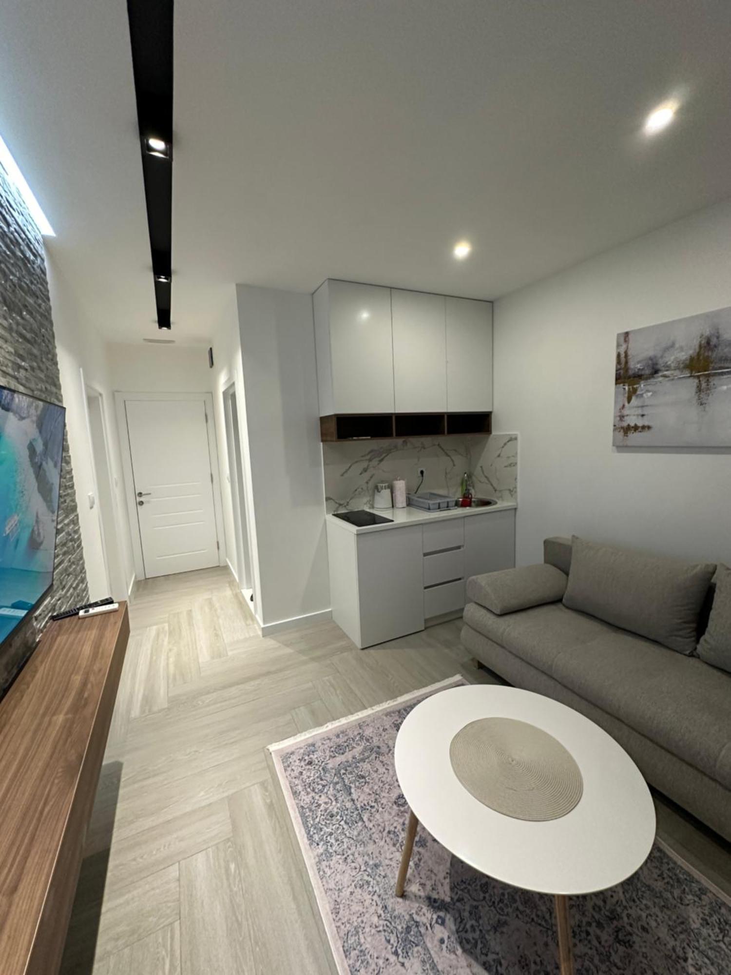 Mirage Apartment *